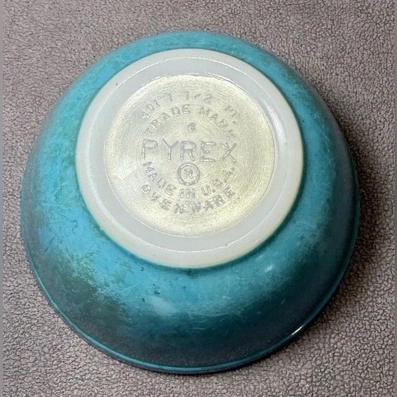 Vintage Early PYREX Blue Mixing Bowl 1-1/2 Pint Model #401 Smallest In The Set - Picture 6 of 7